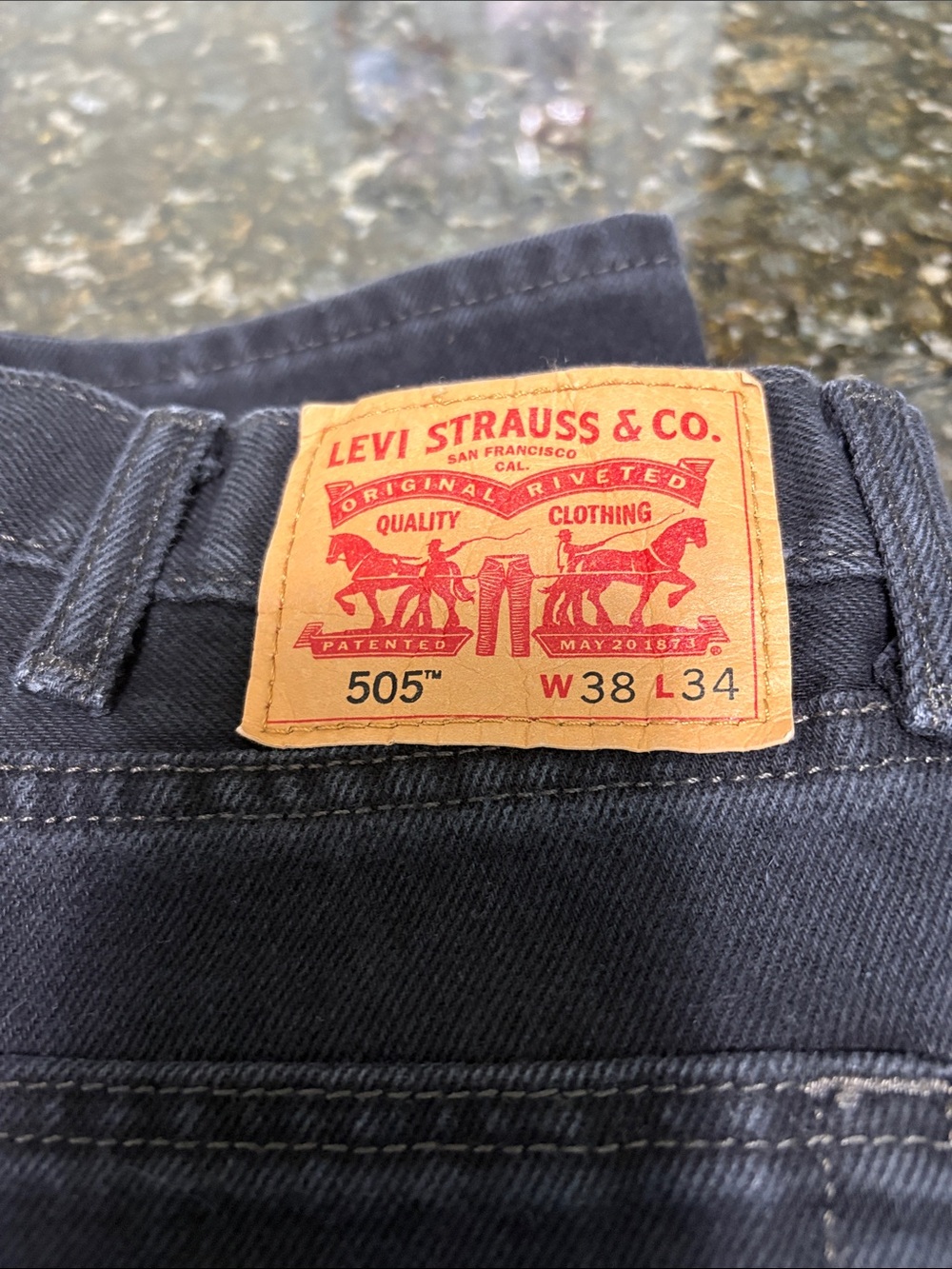 Levi's Straight Men’s Jeans in Black with Tan Patch